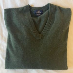 Brooks Brothers 100% Cashmere Green V-neck Sweater…Size L, Large